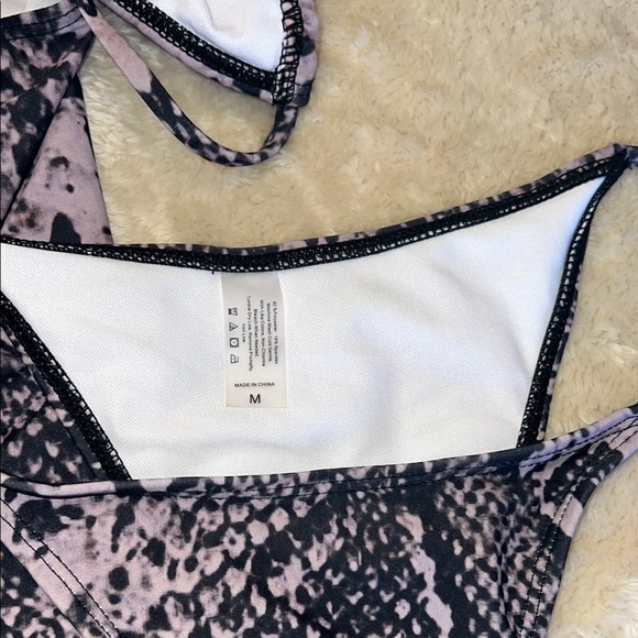 Sexy Snakeskin Weave Cross Tied Rope
Split Swimsuit Bikini Three-Piece.. Size M‎ - Picture 7 of 8